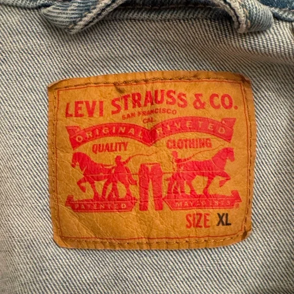 Vintage Levi's Denim Jacket with Tan and Red Label - Picture 6 of 8